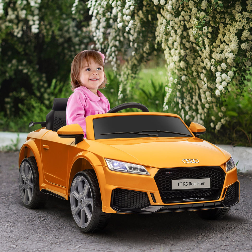 Carro infantil licenciado Audi TT RS com bateria de 12 V, suspensão com controle remoto, faróis e leitor de MP3, velocidade de 3 km/h, cor amarela
