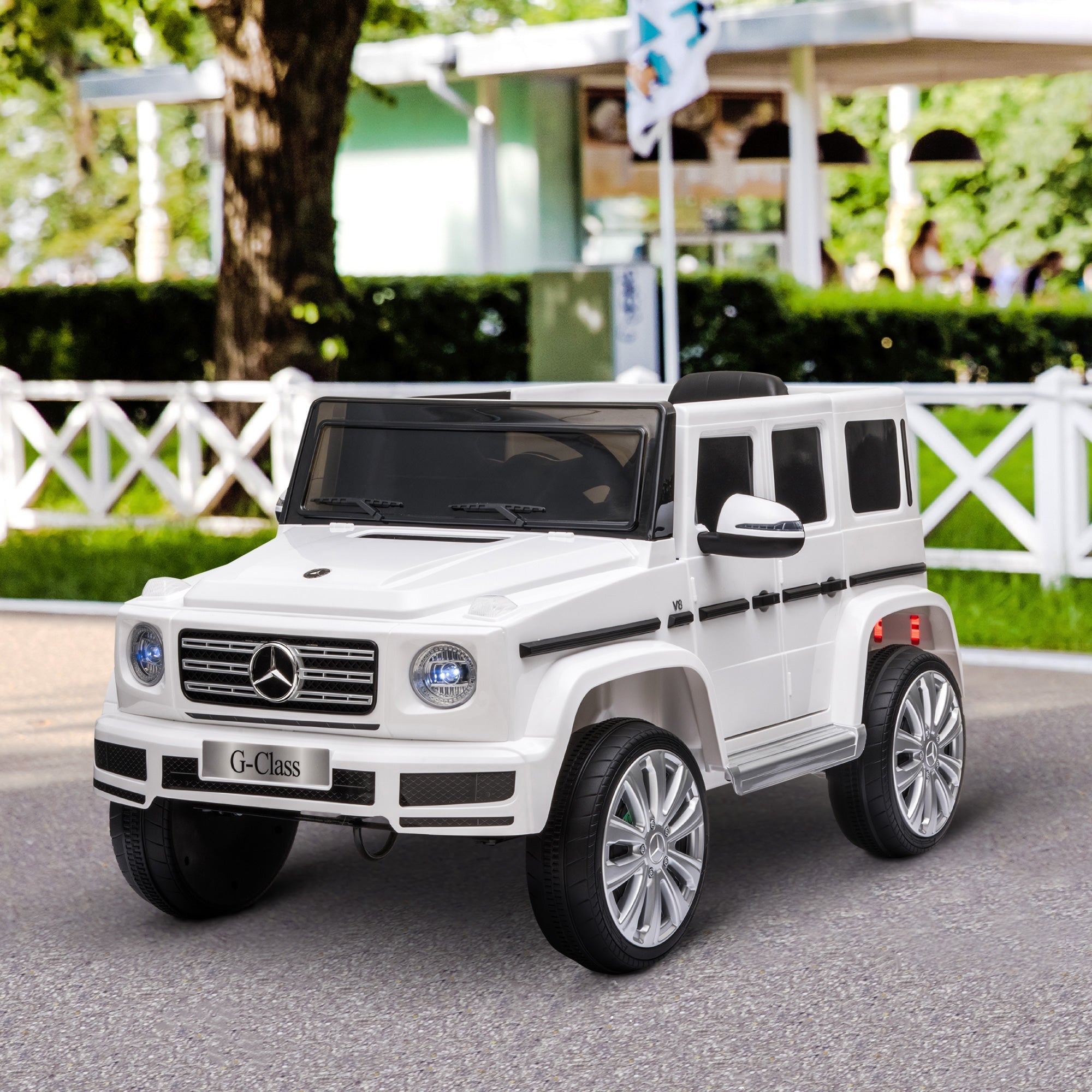 Mercedes Benz G500 Brinquedo elétrico para crianças com licença oficial, 12 V, com controlo remoto parental, alimentado a bateria, 2 motores, luzes musicais, MP3, para crianças dos 3 aos 8 anos, branco