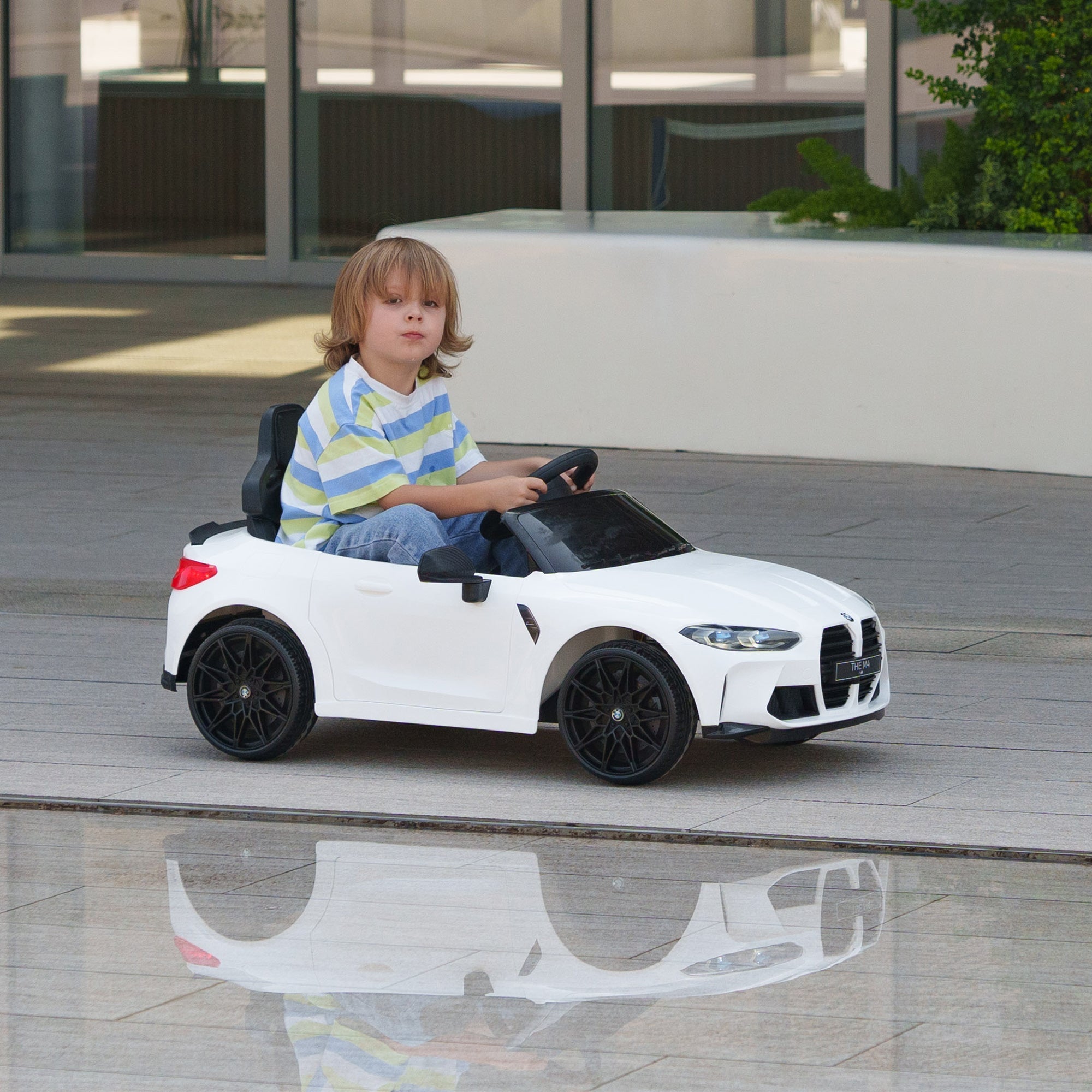 Carro infantil licenciado pela BMW de 12 V, com transporte fácil, controlo remoto, suspensão, música, buzina, luzes LED, branco