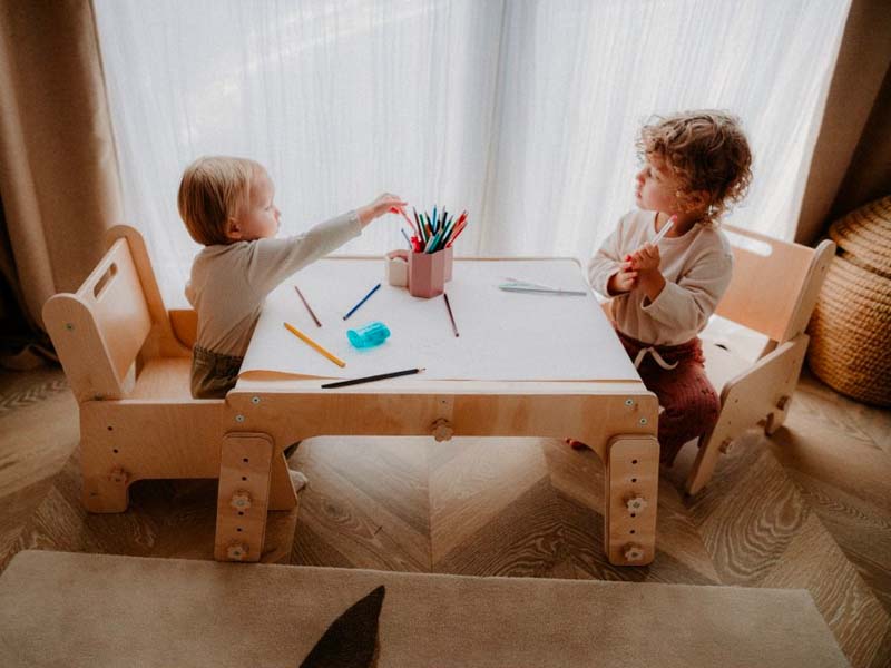 growing table for kids Petinka